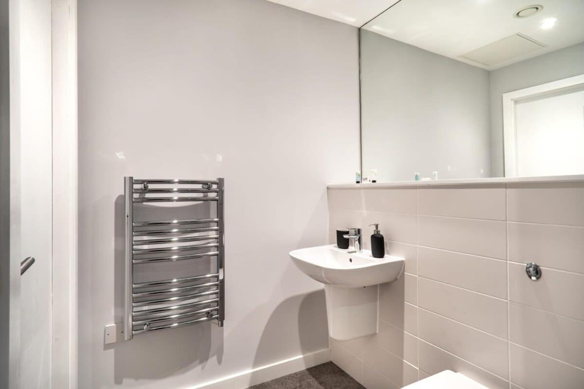 Modern & Spacious 2 Bed Apartment In Waterloo Liverpool מראה חיצוני תמונה