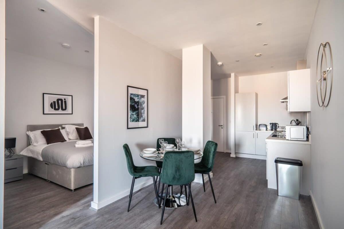 Modern & Spacious 2 Bed Apartment In Waterloo Liverpool מראה חיצוני תמונה