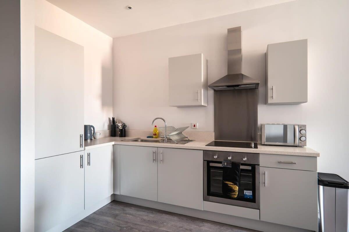 Modern & Spacious 2 Bed Apartment In Waterloo Liverpool מראה חיצוני תמונה